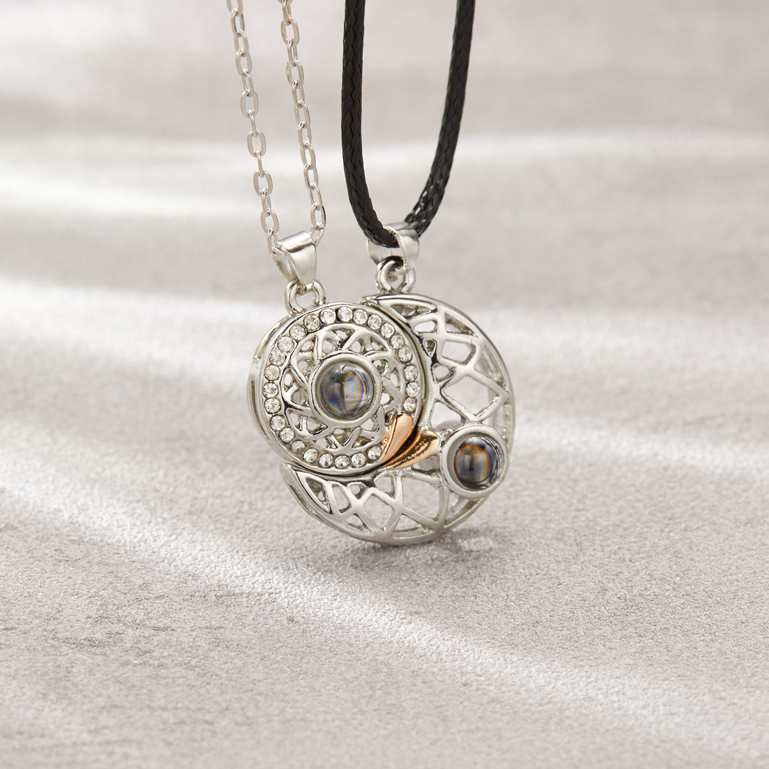 Romantis Magnetik Matahari Bul - Magnetic Couple Matching Necklaces ulasan dan harga